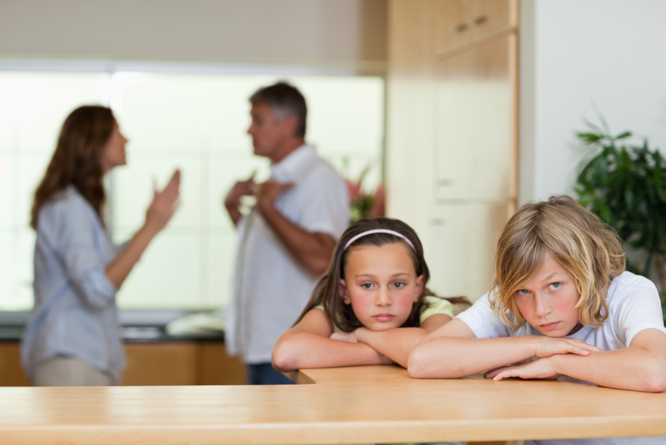 Teenage children experience the divorce of parents
