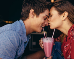 Why a man comes close to a woman - he faces ahead, tries to become near, come closer, strives to snuggle up: a language of gestures