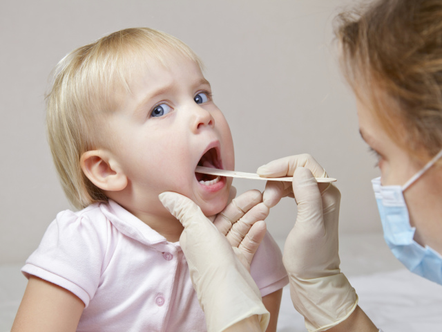 Children's sore throat. Symptoms of tonsillitis in children? Antibiotics from tonsillitis to children