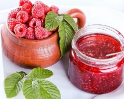 Raspberry dengan gula untuk musim dingin tanpa memasak: rahasia barang memasak, resep