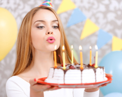 Ali je mogoče vnaprej praznovati rojstni dan: vrednost znakov, mnenje strokovnjakov