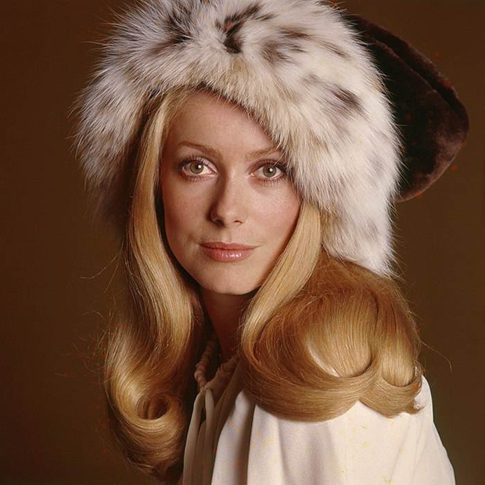 Katrin Deneuve Libra ในชุดโทนอู้อี้