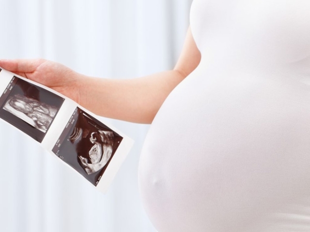 Le développement du fœtus par des semaines du troisième trimestre de la grossesse. Table fœtale