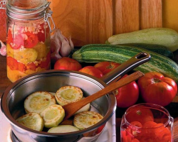Salades de rucchini pour l'hiver: recettes. Comment préserver pour l'hiver une salade de courgettes en coréen, «langue de mère-mère», «Lick Your Dingers», «Ankl Bens»?