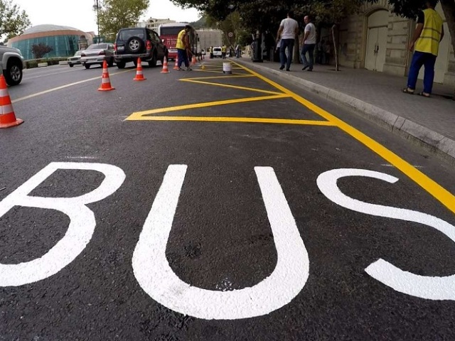 Yellow marking zigzag at the bus stop: is it possible to stop there - important points