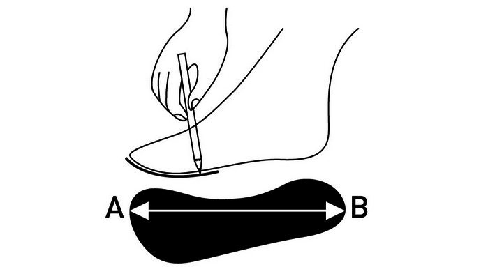 Измерение ноги для определения размера валенок