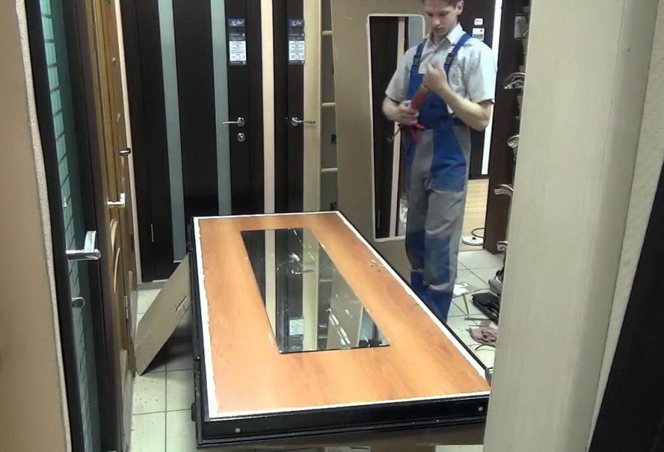 Before starting work, the door is removed from the loops