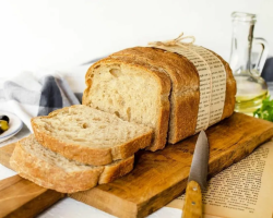 Cum să tăiați corect pâinea - Semne: Este posibil să vă rupeți cu mâinile, cu o cocoașă, în greutate?