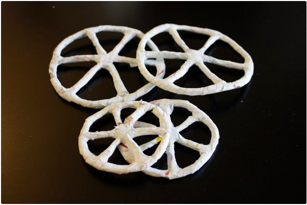 Coating the wheels of papier-mache