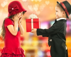 What to give a child to a girl for the New Year: gift ideas, photo. What gift to give a little girl, a first -grader, a teenager for the New Year? What to give the girl for the New Year inexpensively: ideas of inexpensive gifts, toys