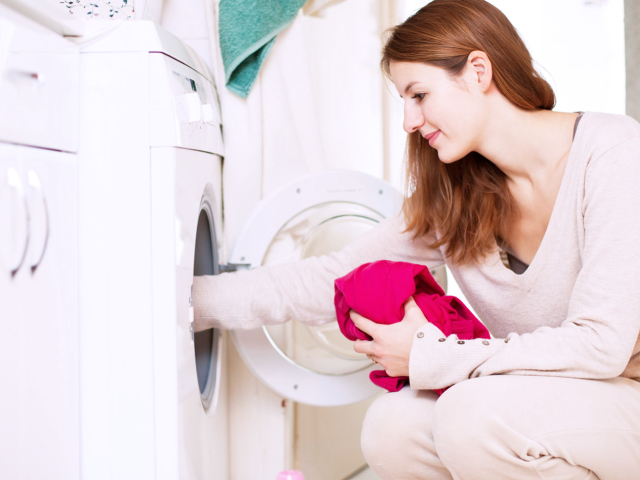 How to clean the washing machine of the machine at home? How to get rid of smell and mold in a washing machine?