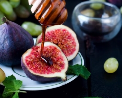 How is there a fresh fee with a peel or without? How many figs can be eaten a day?