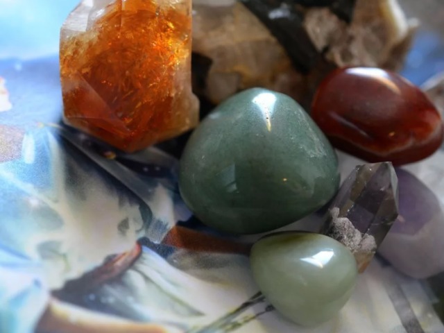 كيف تختار حجر تعويذة لرجل - وهو مناسب؟ حجارة الحجارة على علامات Zodiac-How لاختيار الحق؟