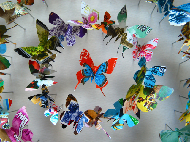 Вырезаем бабочек и птичек из бумаги на окна: трафареты, шаблоны. Вытынанки бабочки и птичек: шаблоны на окна. Оформление окон бабочками и птичками из бумаги своими руками: идеи, фото