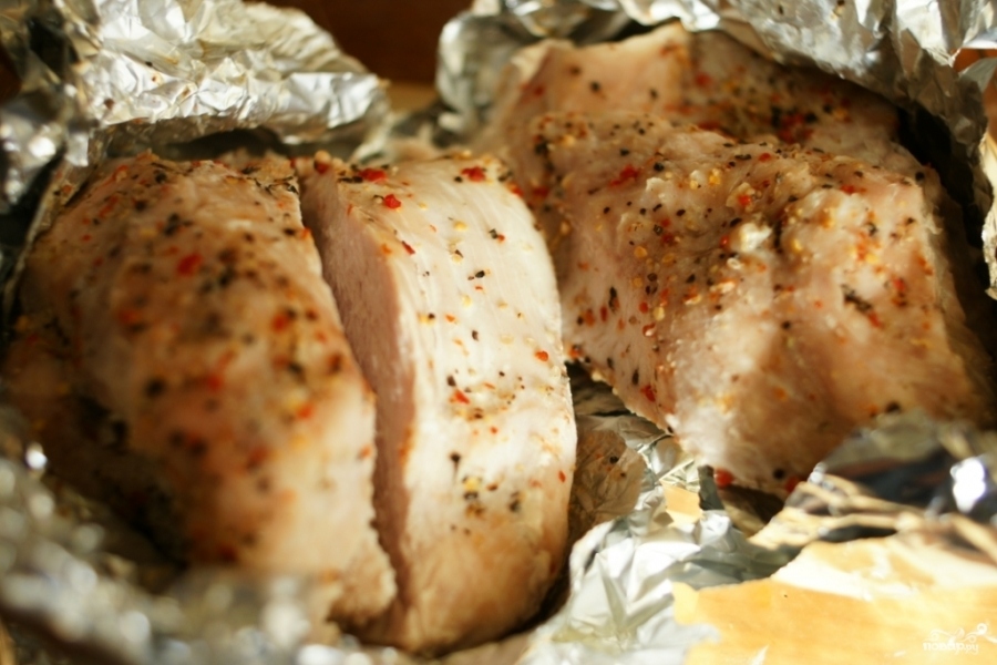 Steak d'un filet de dinde en papier d'aluminium