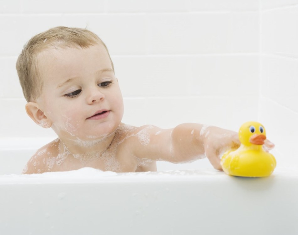 How to bathe the baby so that he does not cry?