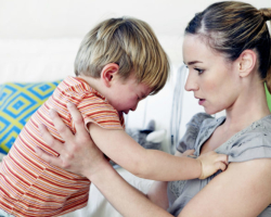 Crises in children for years - how to behave to parents: Psychologists' advice