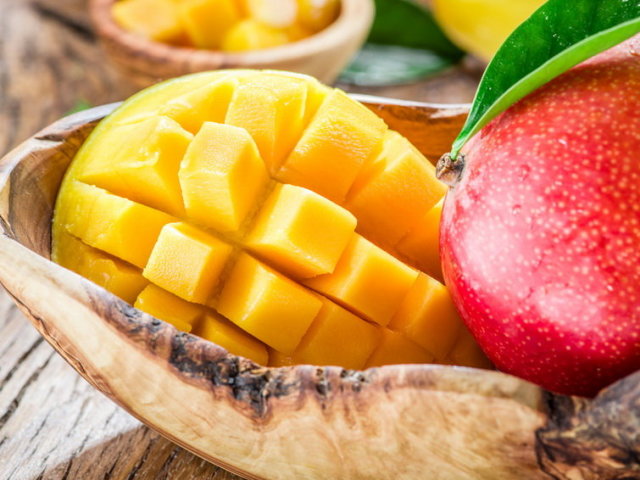 Польза манго, определение спелости, противопоказания к употреблению. Как правильно почистить манго перед употреблением?