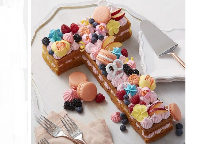 Gâteau pendant 6 ans sous la forme d'une lettre