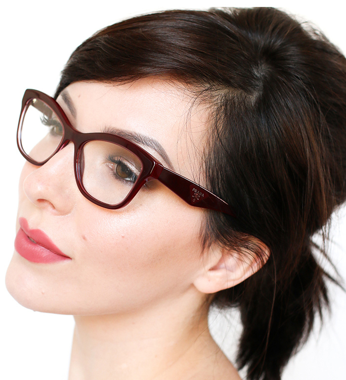 Arrows in makeup for brown eyes under glasses