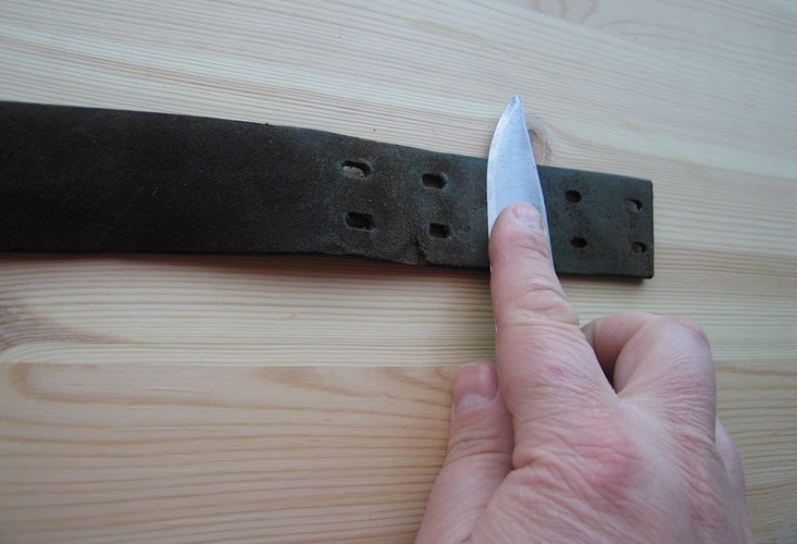 Vous pouvez réanimer un couteau sur une ceinture en cuir