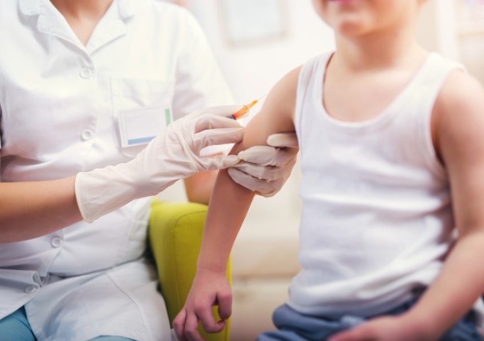 Детям старше 1,5 лет прививку от столбняка делают в область предплечья