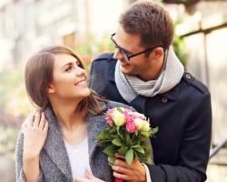 Naskah kencan yang sempurna untuk menaklukkan gadis itu pertama kali: rahasia kencan pertama yang akan membantu jatuh cinta padanya?